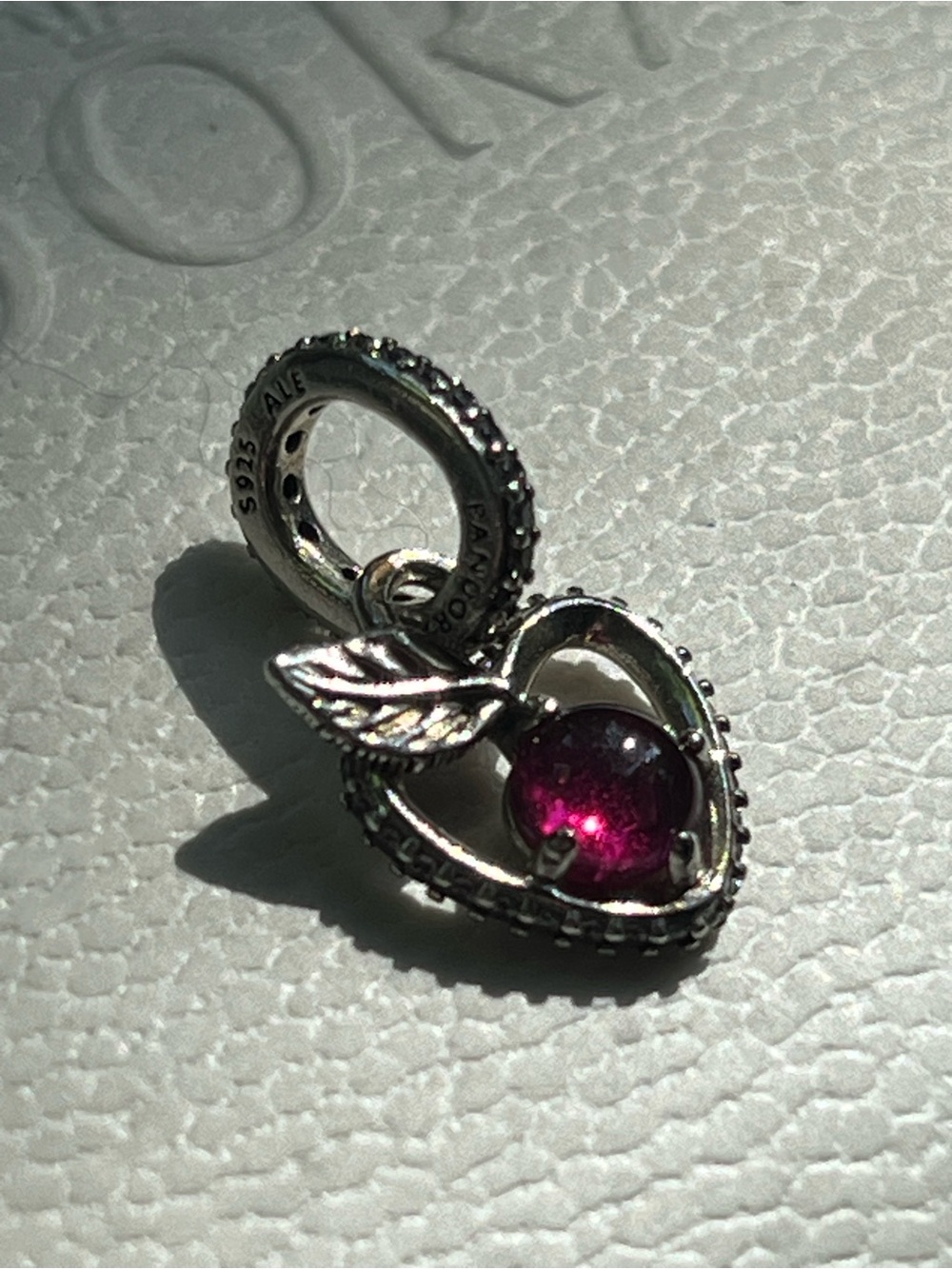 Pandora Snow White Pendant - Picture 3 of 6